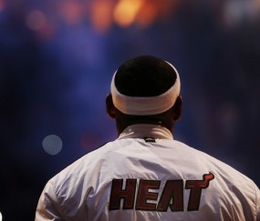 开云体育-加维带队取胜，伊拉克爆冷牙买加，足球世界里的不可能与新可能