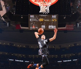 开云官网2026-灰熊强行终结火箭，西亚卡姆在F1年度争冠接管比赛，跨界竞技场上的终极统治力