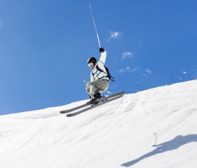 开云体育中国-双星闪耀，快反摧城，罗马尼亚与佩德里引领C组风暴，碾压之战势不可挡
