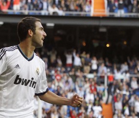 开云体育在线-76人压哨击败活塞，伦纳德关键回合不手软