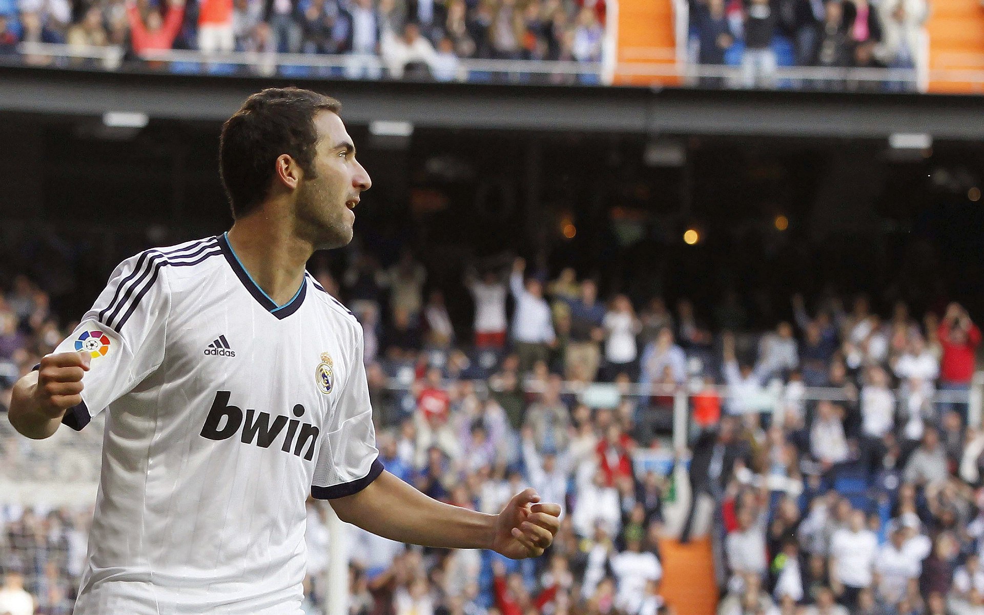 基米希的怒吼与贝蒂斯的沉默,足球如何缝合欧洲的战争伤痕?